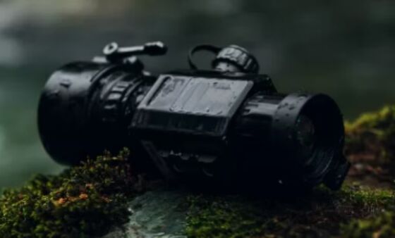 FW-C635F أحادية العين الحرارية بمسافة الكشف 1800m ، شاشة OLED 1440 × 1080 ، و 6.5 ساعة من عمر البطارية للاستخدام في الهواء الطلق